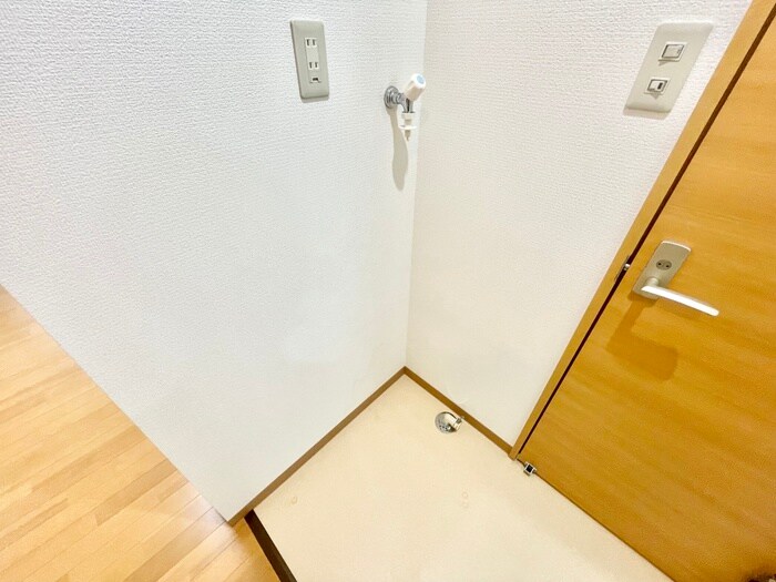 物件内観写真13　(洗濯機置場)