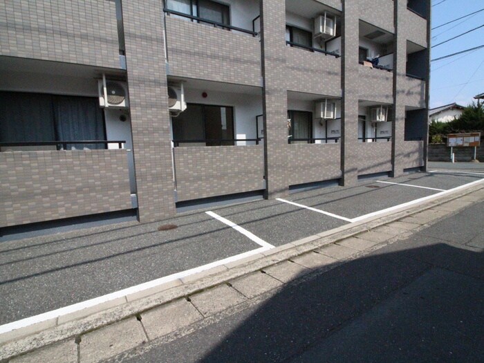 物件外観写真6　(駐車場)