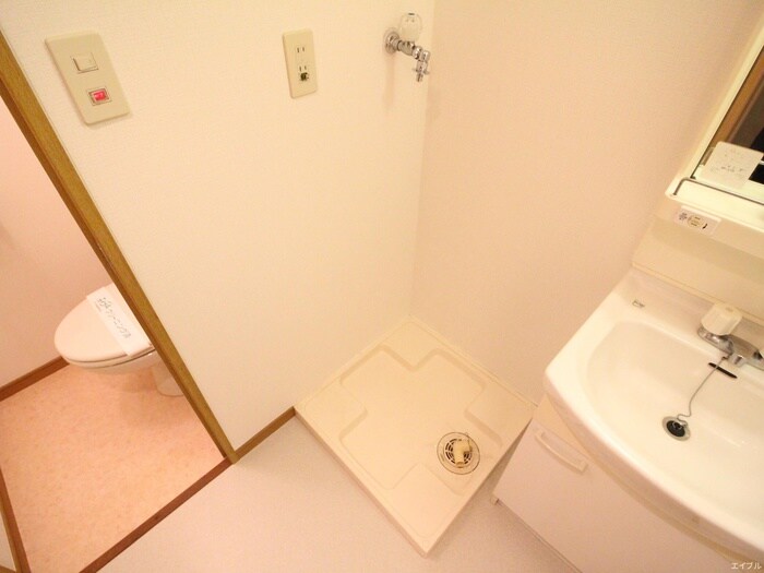 物件内観写真19　(洗濯機置場)