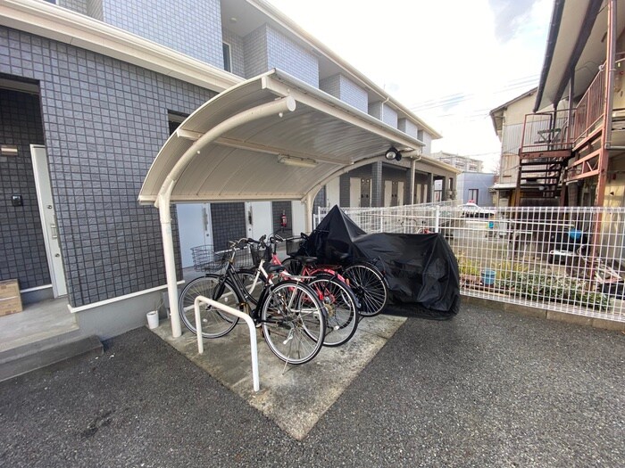 物件外観写真3　(駐輪場)