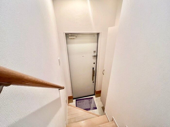 物件内観写真11　(玄関)