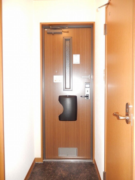 物件内観写真6　(玄関)