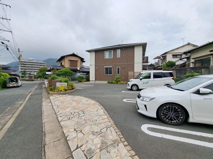 物件外観写真2　(駐車場)