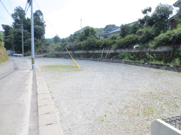 物件外観写真2　(駐車場)