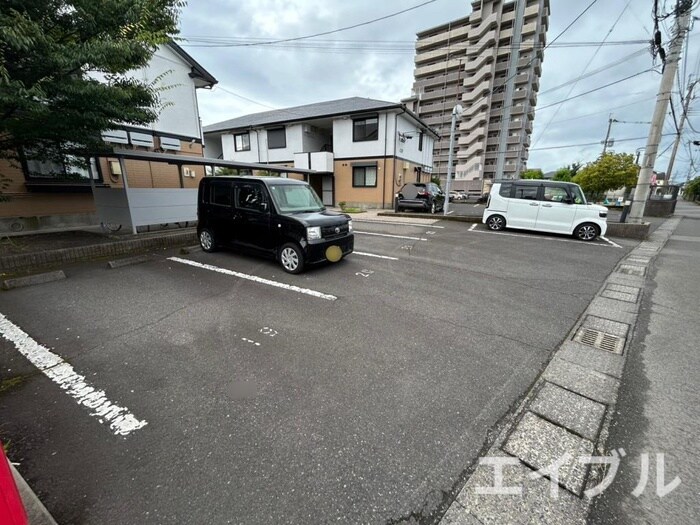 物件外観写真4　(駐車場)