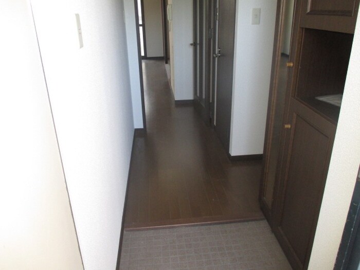 物件内観写真7　(玄関)
