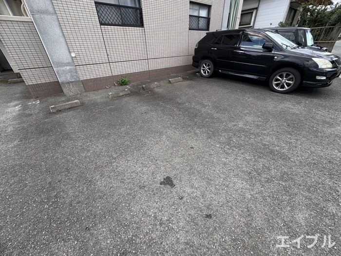 物件外観写真4　(駐車場)