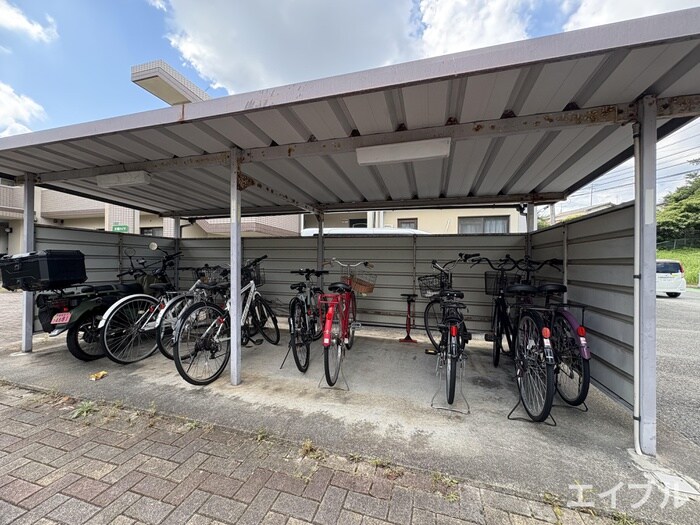 物件外観写真5　(駐輪場)