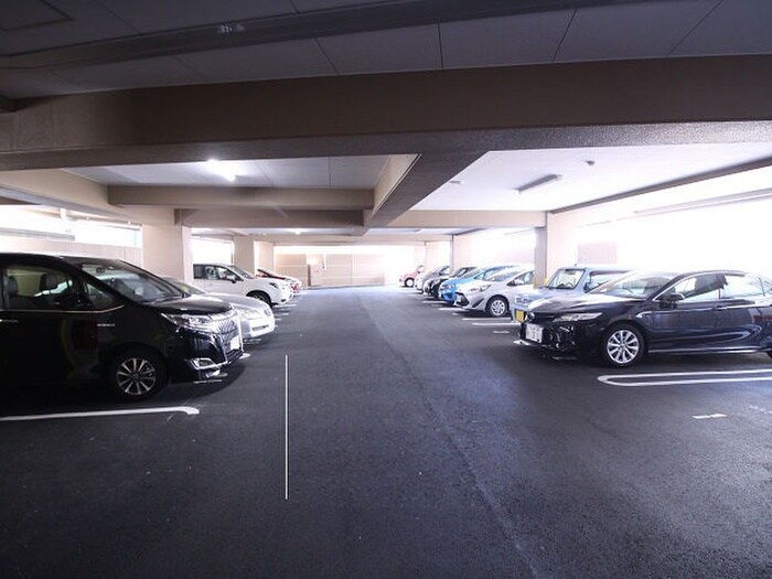 物件外観写真3　(駐車場)