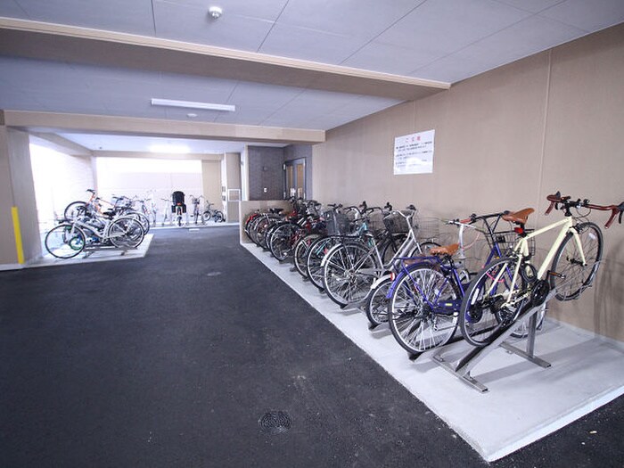 物件外観写真5　(駐輪場)