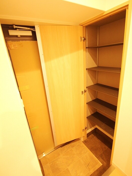 物件内観写真16　(玄関)