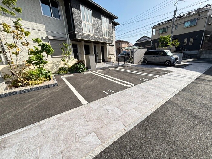 物件外観写真2　(駐車場)