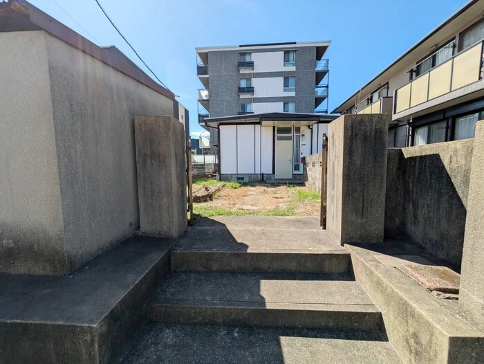 物件外観写真4　(エントランス部分)