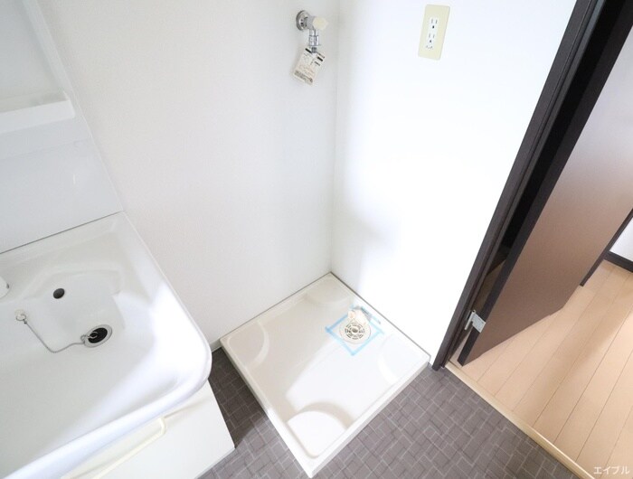 物件内観写真16　(洗濯機置場)