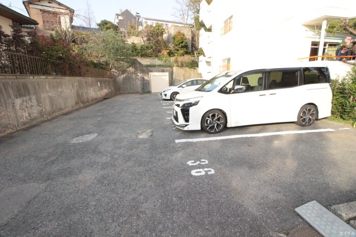 物件外観写真4　(駐車場)