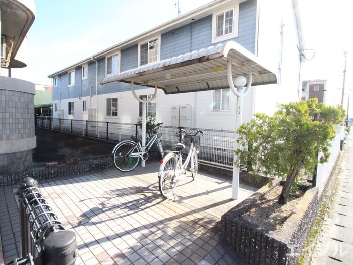 物件外観写真3　(駐輪場)