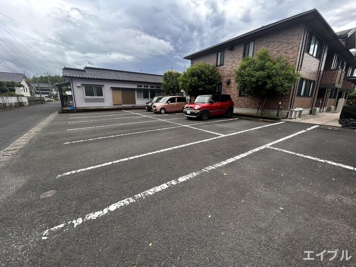 物件外観写真5　(駐車場)