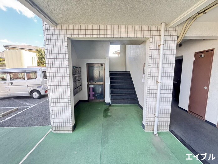 物件外観写真5　(エントランス部分)