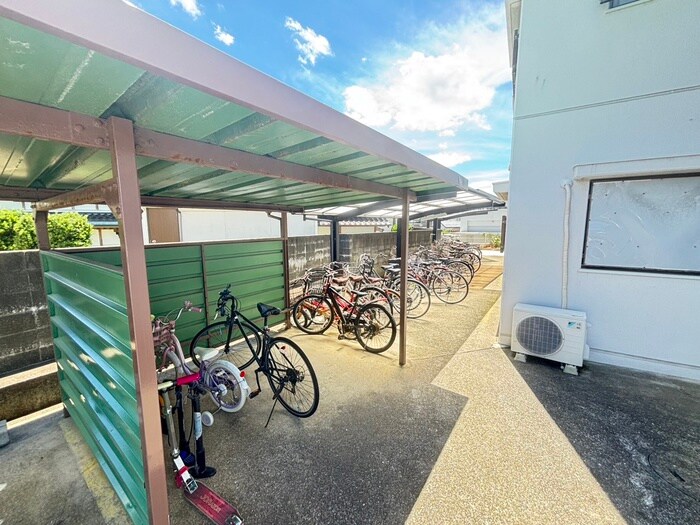 物件外観写真6　(駐輪場)