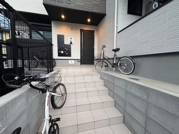 物件外観写真4　(駐輪場)
