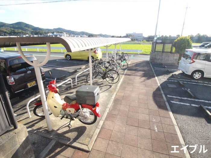 物件外観写真5　(駐輪場)