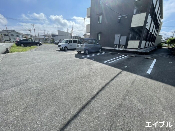 物件外観写真2　(駐車場)