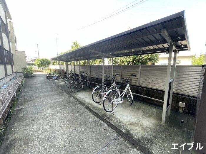物件外観写真3　(駐輪場)