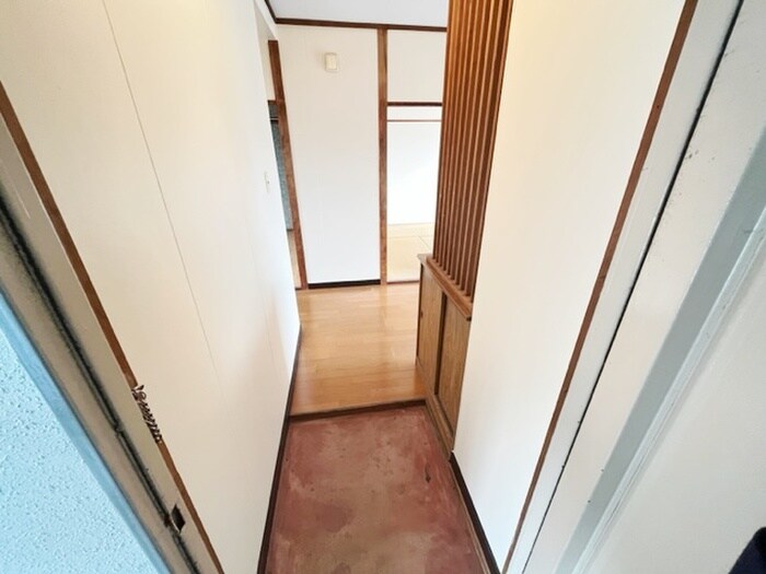 物件内観写真2　(玄関)