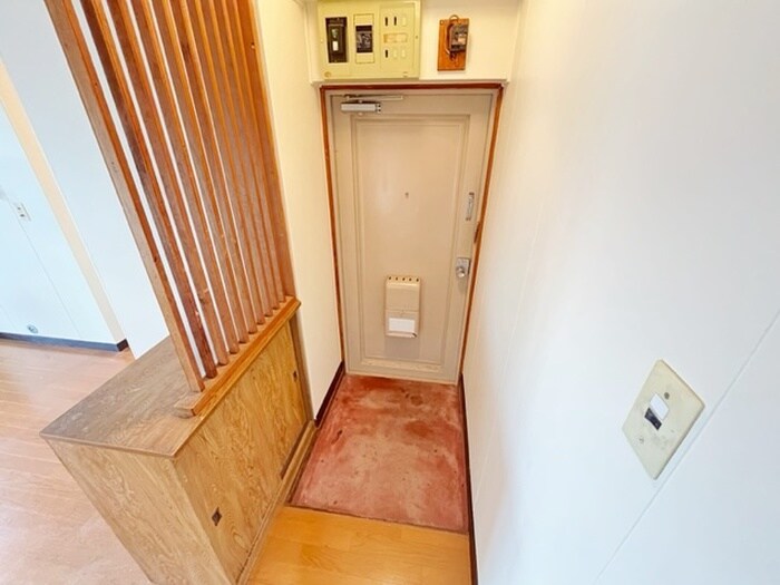 物件内観写真3　(玄関)