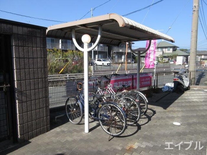 物件外観写真4　(駐輪場)