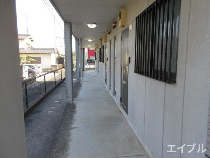 物件外観写真6　(エントランス部分)