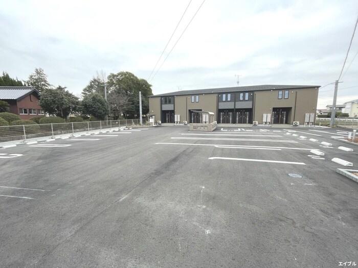 物件外観写真4　(駐車場)