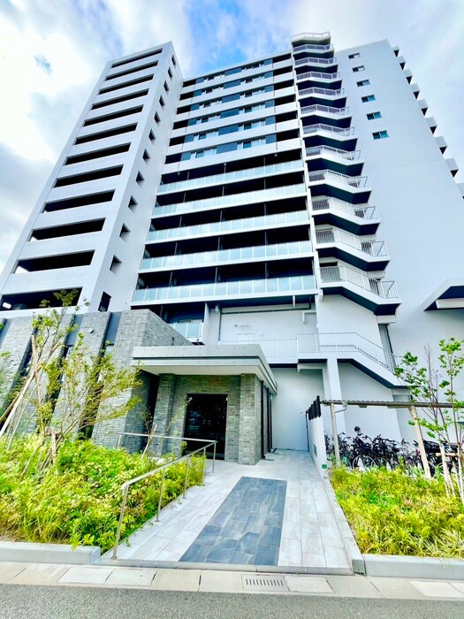 物件外観写真2　(エントランス部分)