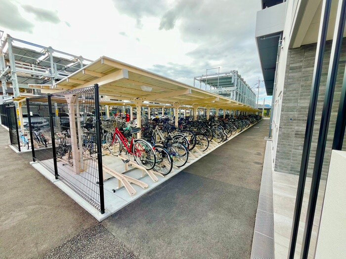 物件外観写真4　(駐輪場)