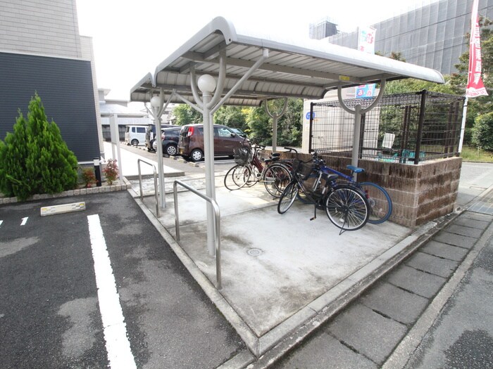 物件外観写真5　(駐輪場)