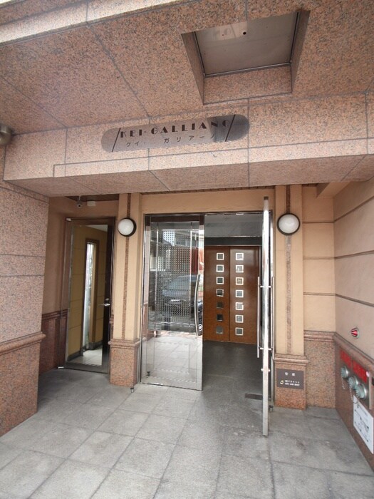 物件外観写真2　(エントランス部分)