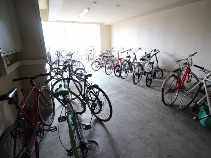 物件外観写真3　(駐輪場)
