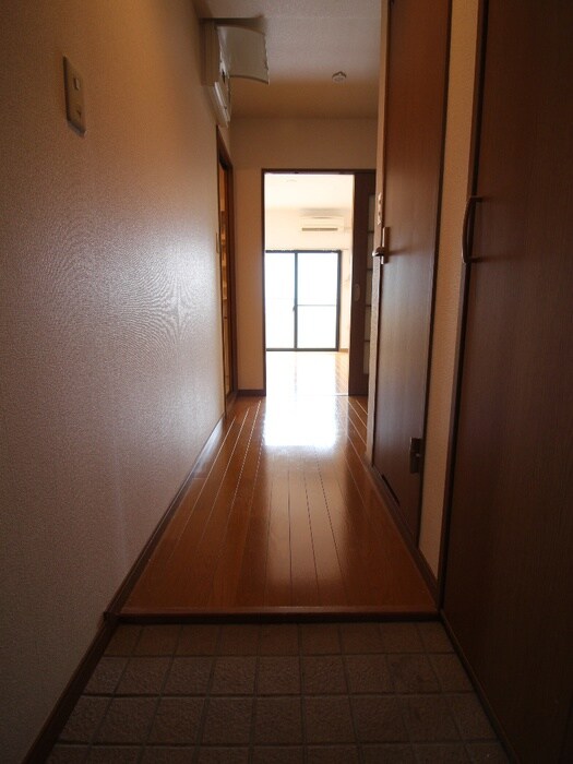 物件内観写真10　(玄関)