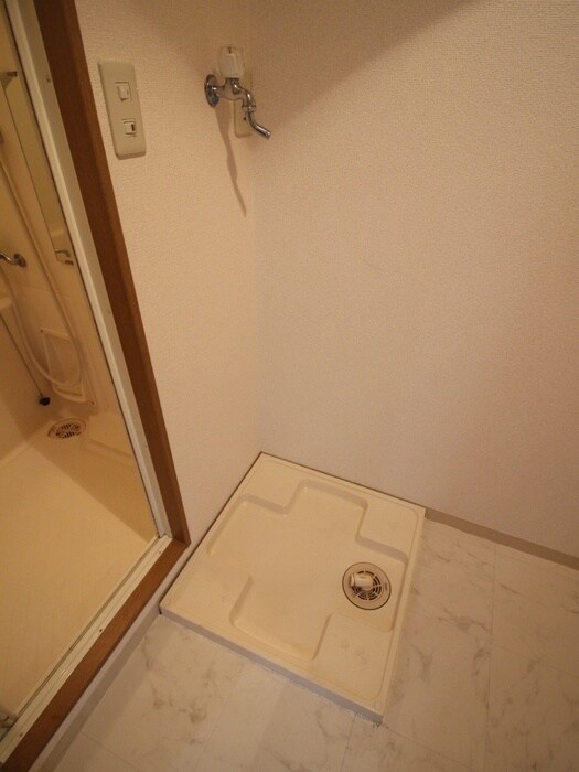 物件内観写真15　(洗濯機置場)