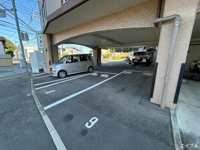 物件外観写真4　(駐車場)