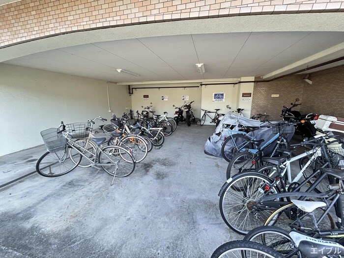 物件外観写真5　(駐輪場)