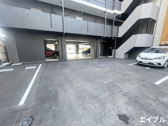 物件外観写真5　(駐車場)