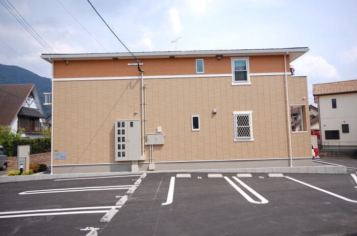 物件外観写真4　(駐車場)