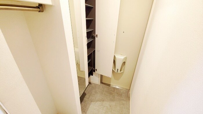 物件内観写真15　(靴箱)