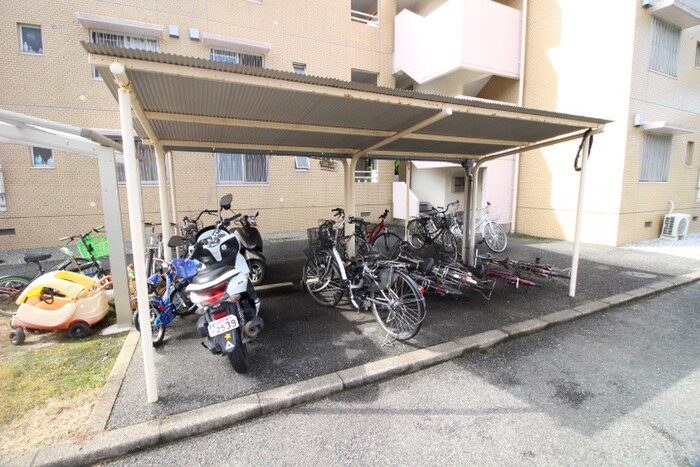 物件外観写真4　(駐輪場)