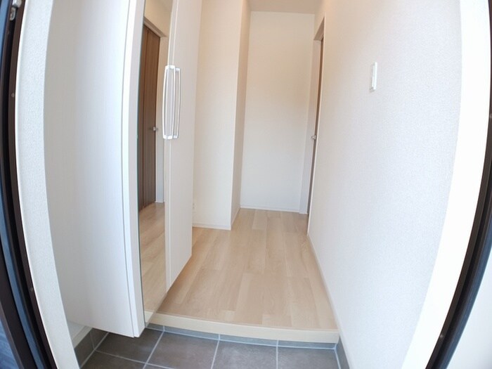 物件内観写真9　(玄関)