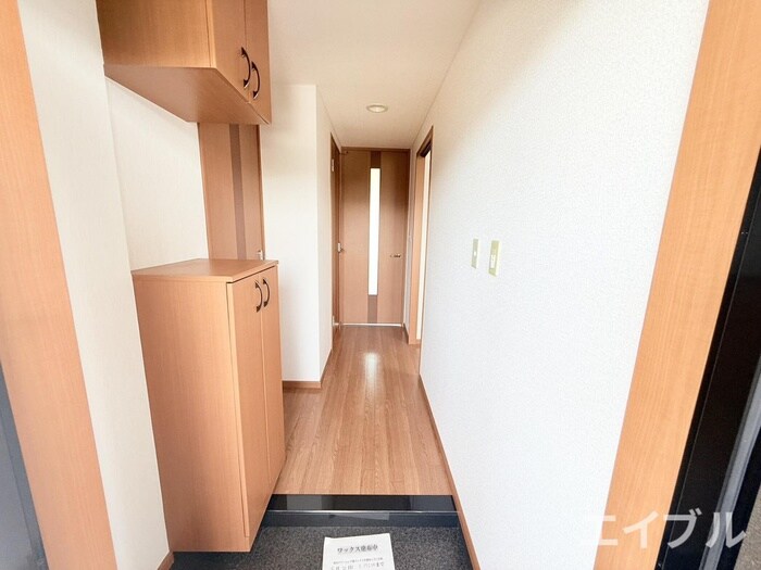 物件内観写真16　(玄関)