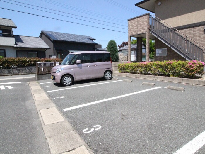物件外観写真2　(駐車場)