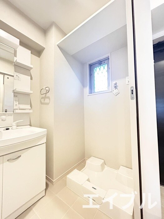 物件内観写真5　(洗濯機置場)