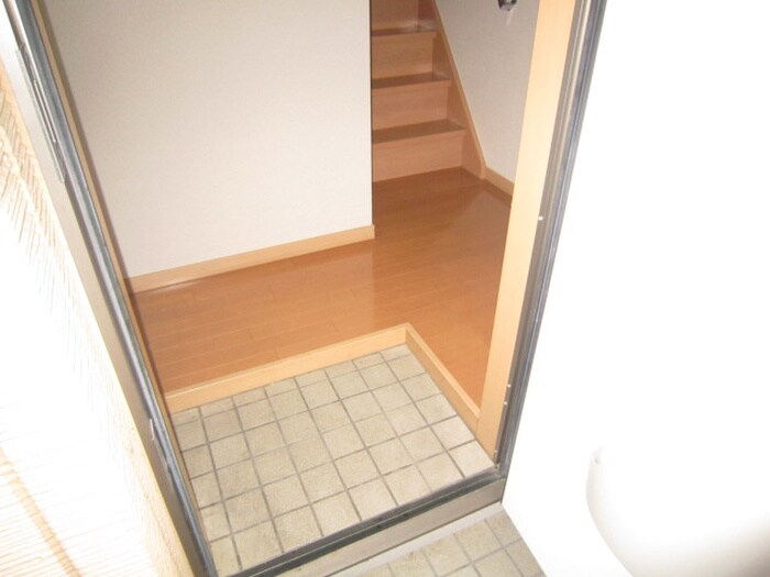 物件内観写真12　(玄関)